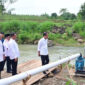 Presiden Joko Widodo meninjau pompanisasi di Desa Layoa, Bantaeng, Sulawesi Selatan, Jumat (5/7/2024).