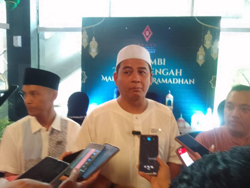 General Manager Aruna Hotel Senggigi Yeyen Heryawan saat memberikan keterangan pers usai peluncuran Iftar Serambi Timur Tengah, Jumat (14/2)