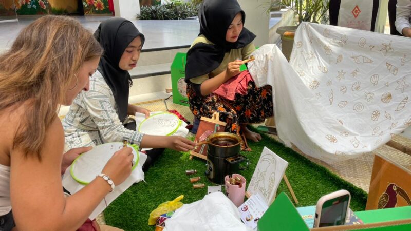 Batik Sasambo Jadi Daya Tarik Baru Aruna Senggigi untuk Tamu Lokal dan Mancanegara